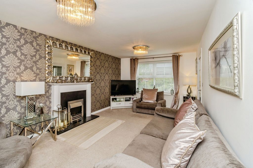 Property photo 2 of 17 Photo