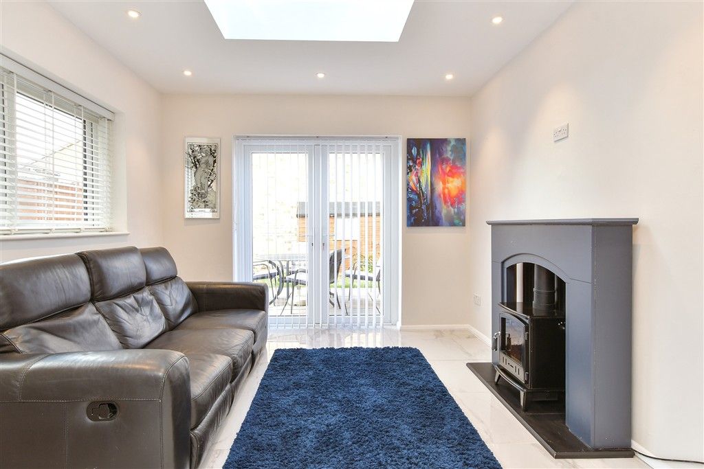Property photo 3 of 10 Lounge