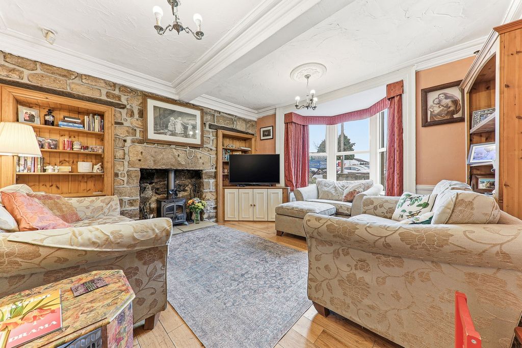 Property photo 2 of 28