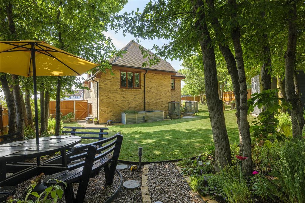 Property photo 2 of 33