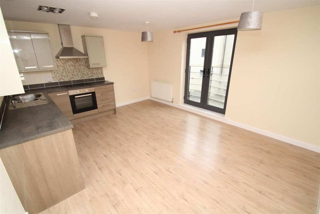 Property photo 2 of 8