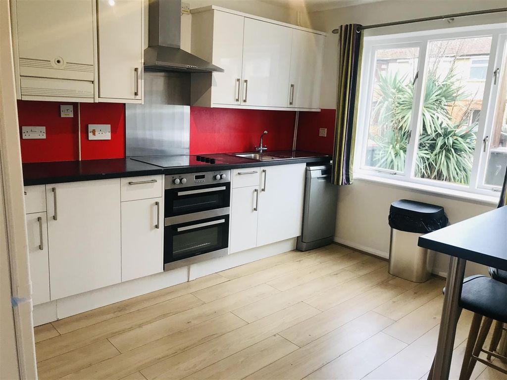 Property photo 3 of 5 Img-6707.Jpg