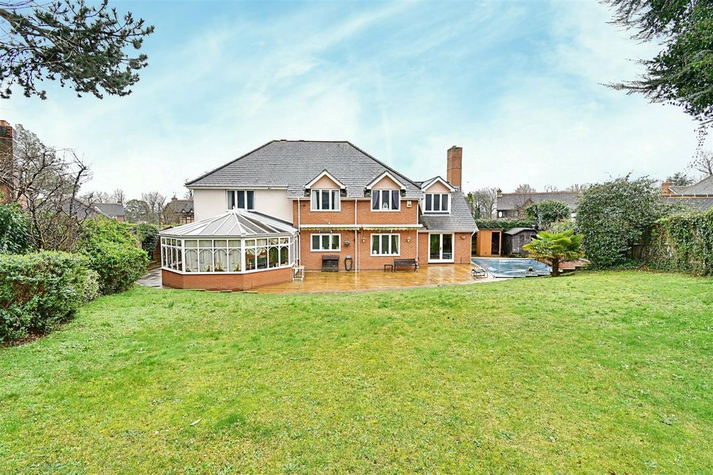 Property photo 2 of 33