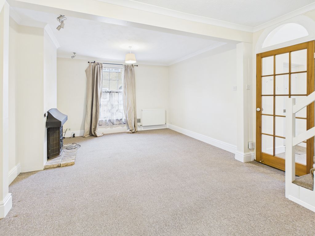 Property photo 3 of 11 Cam02519G0-Pr0378-Still002