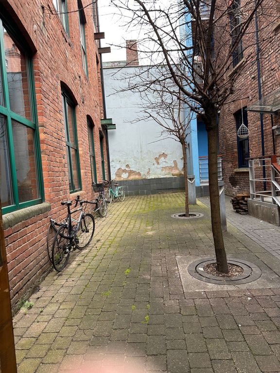 Property photo 2 of 11 Side Courtyard