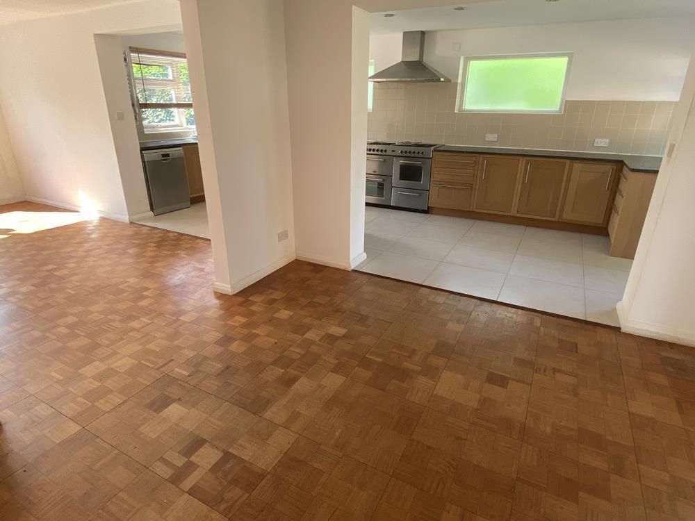 Property photo 3 of 18 Dining Area.Jpg