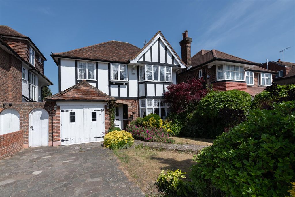 Property photo 1 of 19 Wynchgate 18.Jpg