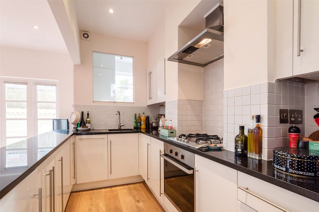 Property photo 3 of 8 Kitchen