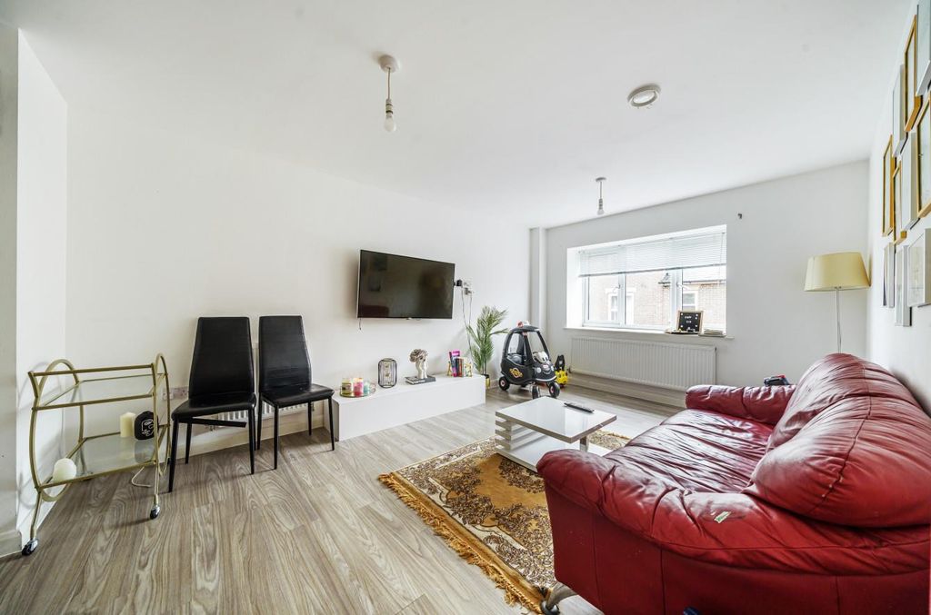 Property photo 2 of 8 Davidson Frost-Wellings, Dfw, Luton, Reception.Jpg