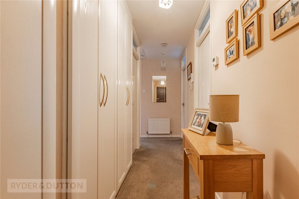 Property photo 3 of 21 Entrance Hall