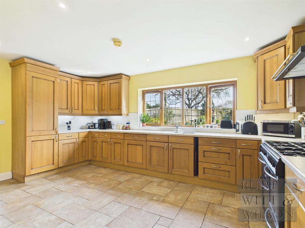 Property photo 3 of 28