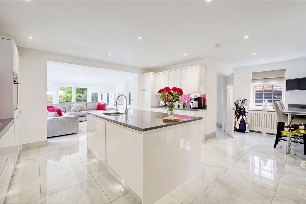 Property photo 2 of 48