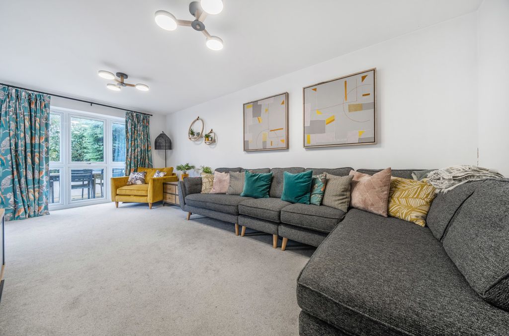 Property photo 3 of 17 10547052