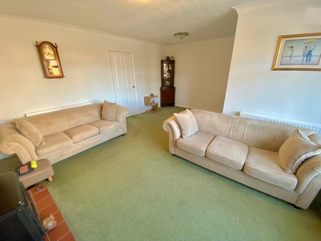 Property photo 2 of 17 Lounge