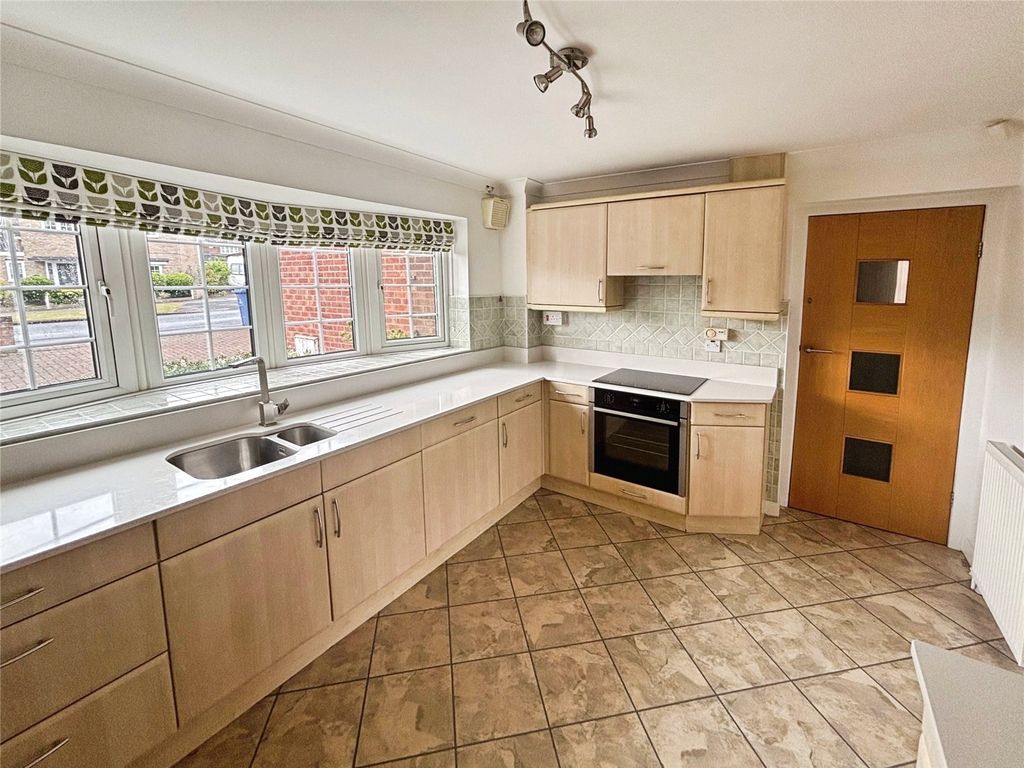 Property photo 3 of 18 Kitchen
