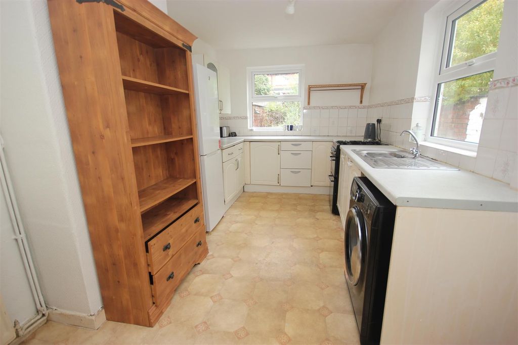 Property photo 3 of 11 Kitchen 1.Jpg