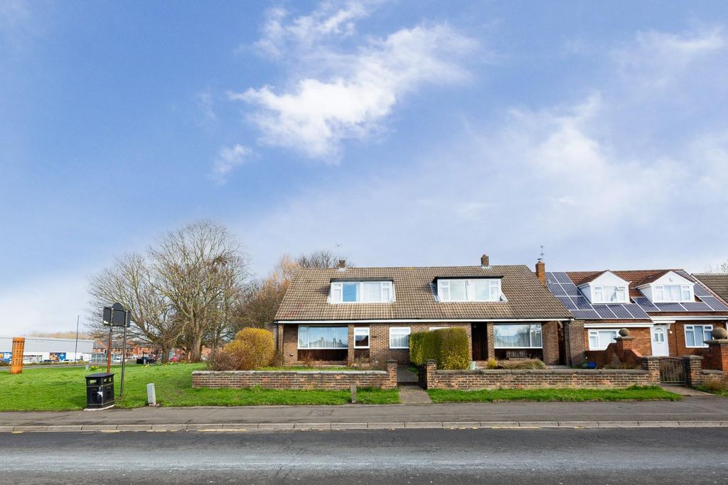 Property photo 1 of 18 Front External