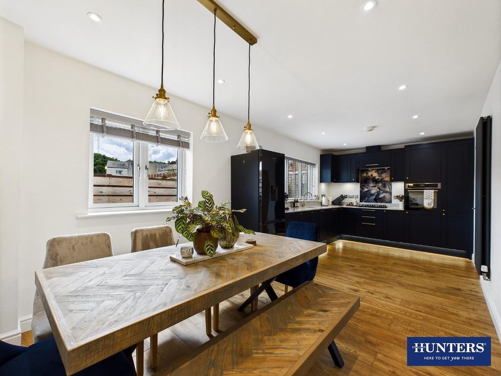 Property photo 2 of 24 Dining Kitchen