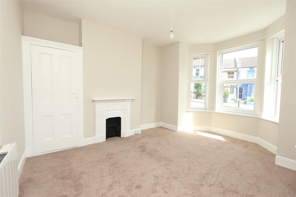 Property photo 2 of 10 Bedroom