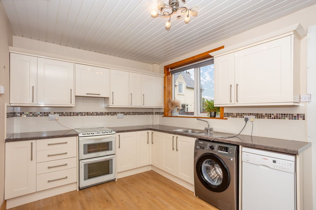 Property photo 2 of 28 Kitchen