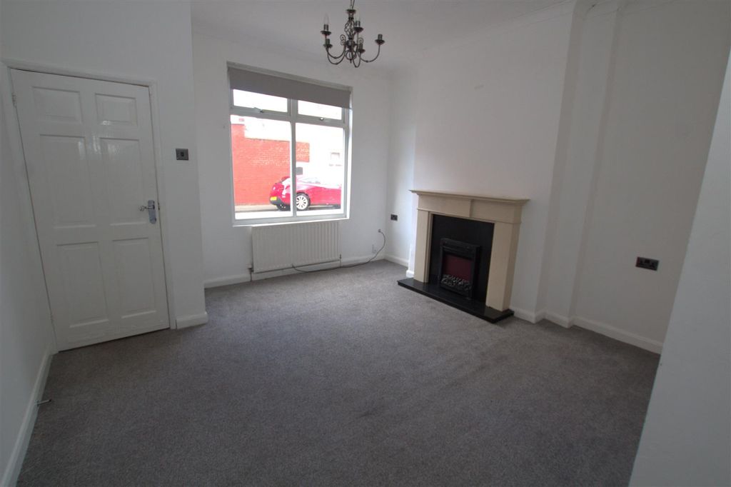 Property photo 2 of 9 Lounge .Jpg