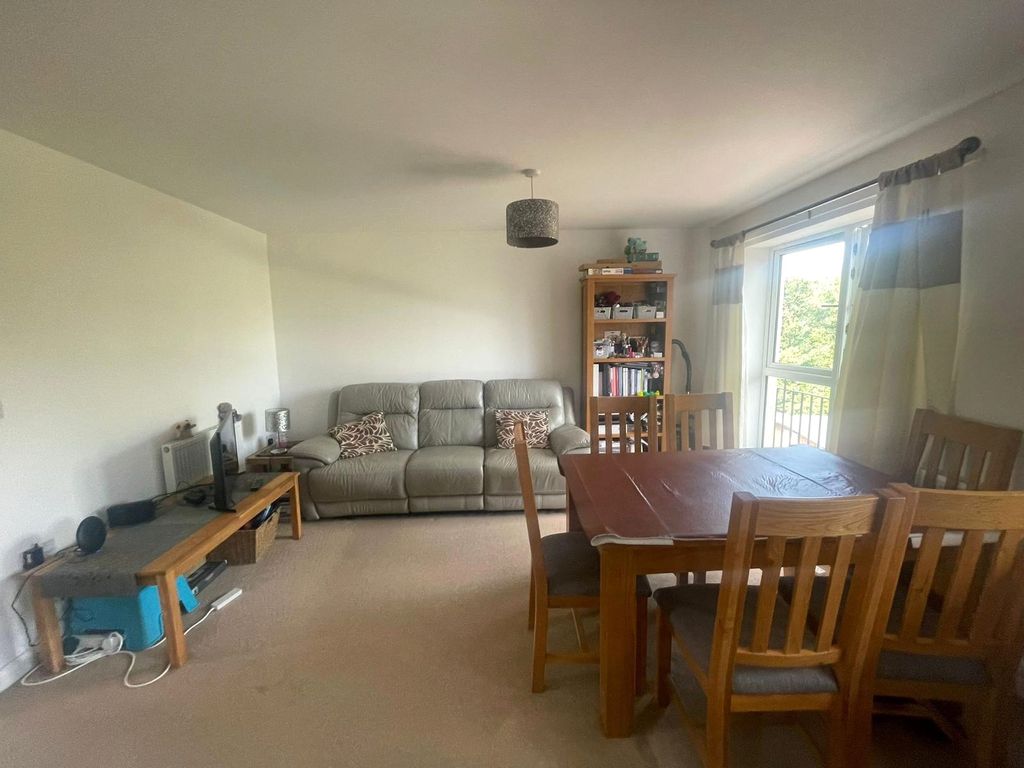 Property photo 3 of 6 Living Room