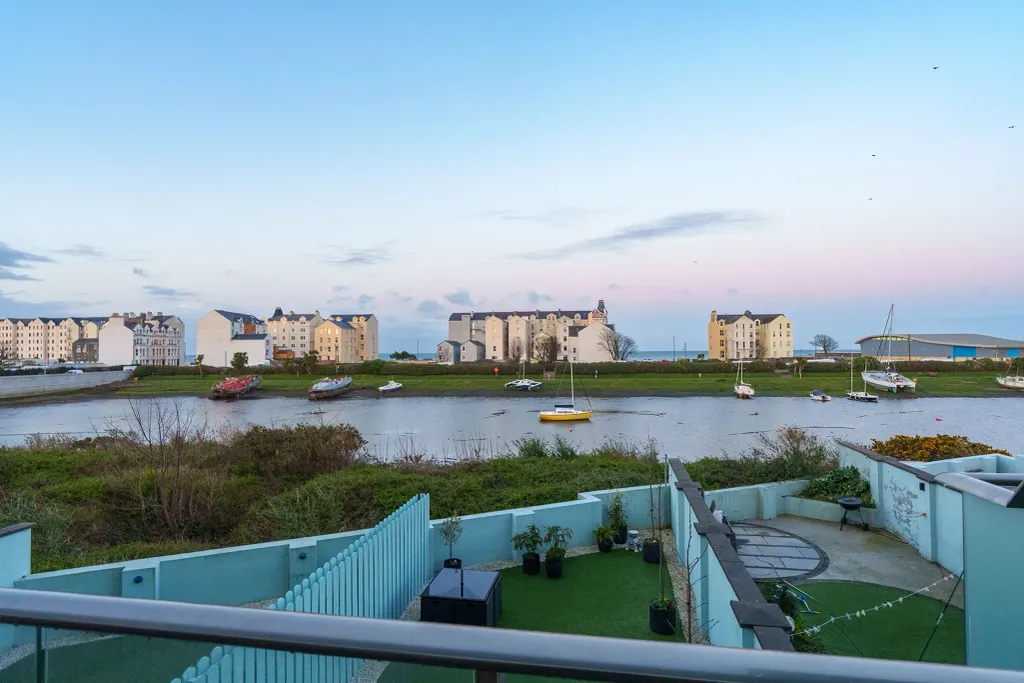 Property photo 2 of 35