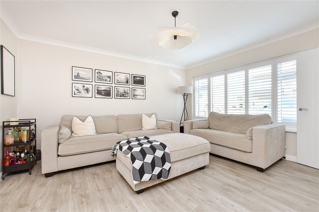 Property photo 2 of 12 Lounge