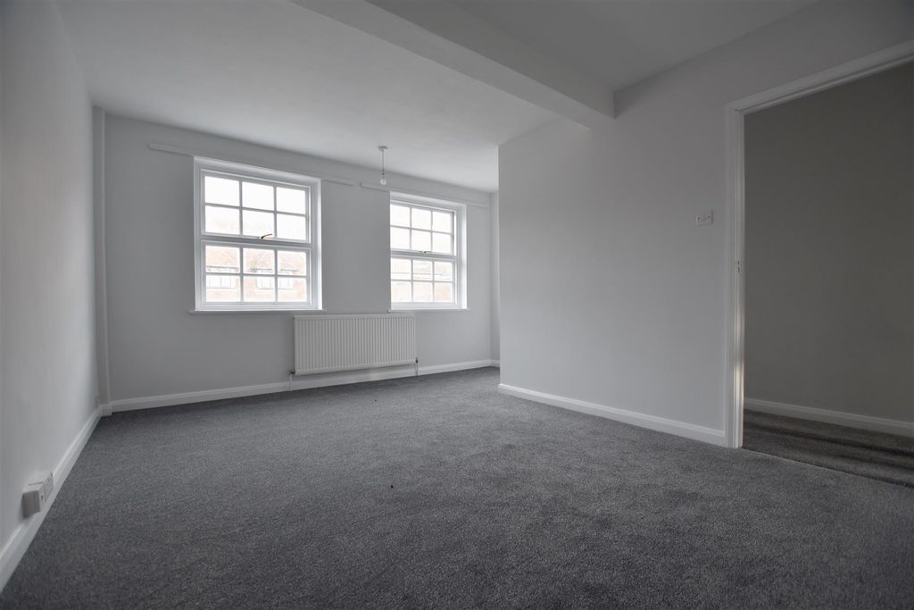 Property photo 3 of 6 Master Bedroom.Jpg