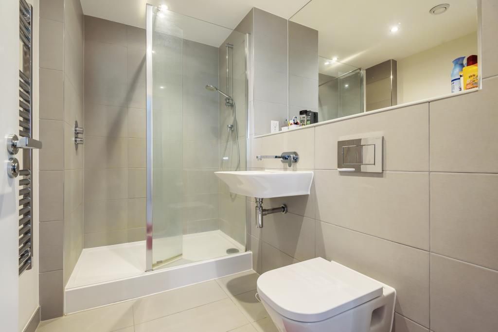 Property photo 3 of 10 Bathroom