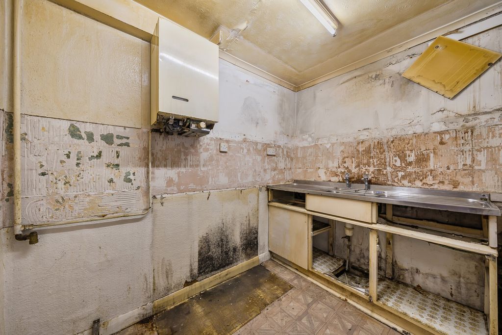 Property photo 2 of 21 1377334-8-6914Ad9...