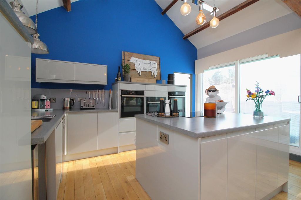 Property photo 3 of 23 Kitchen 2.Jpg