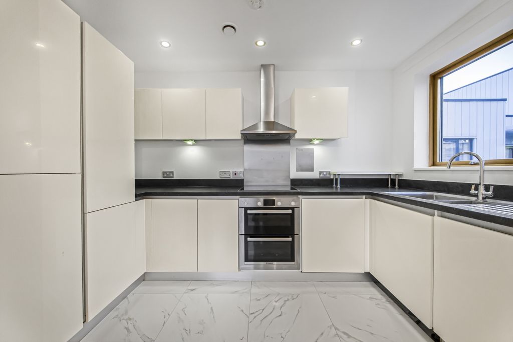 Property photo 2 of 12 St James House -0...