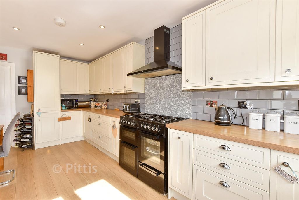 Property photo 3 of 13 Kitchen