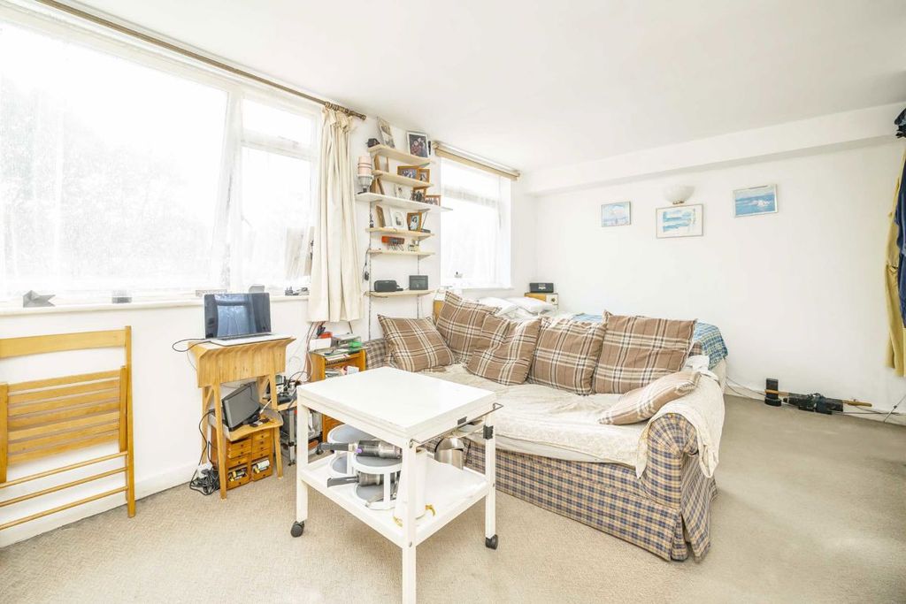 Property photo 3 of 4