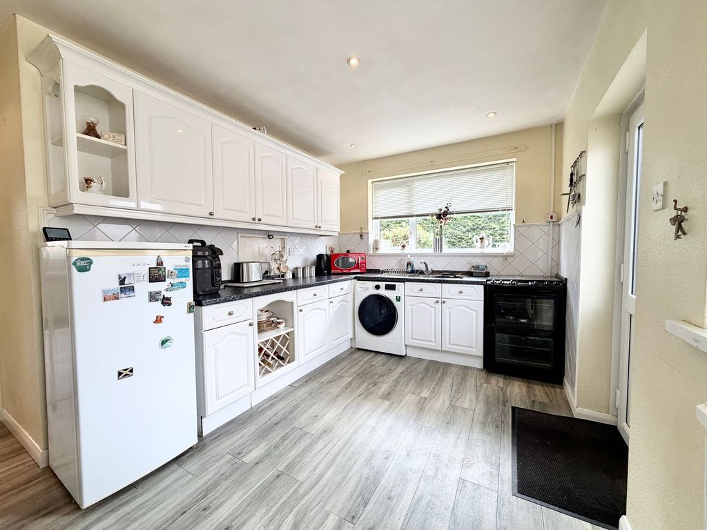 Property photo 3 of 15 Kitchen