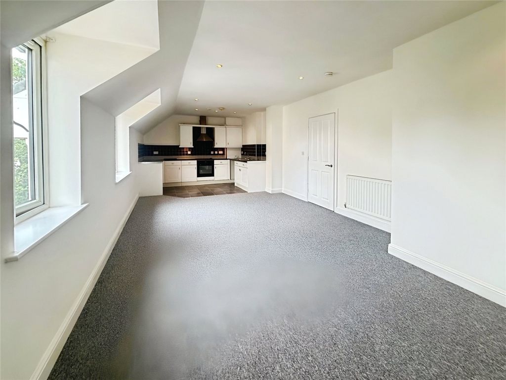 Property photo 2 of 9 Picture No. 15