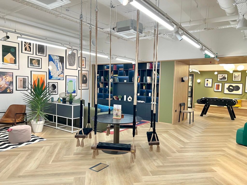 Property photo 2 of 18 Building