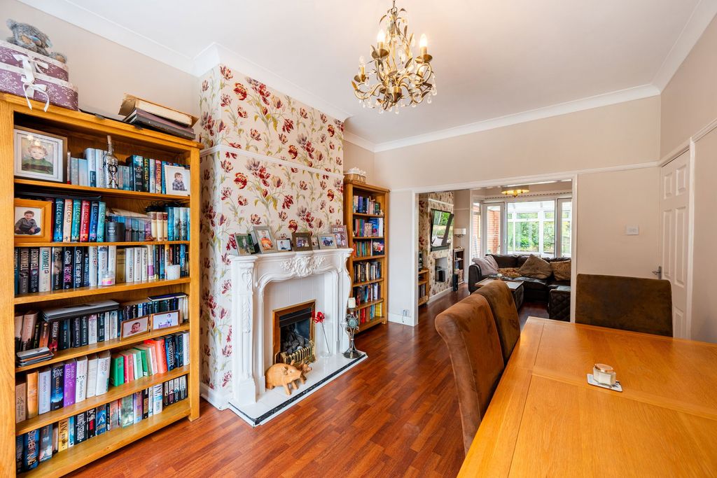 Property photo 2 of 23