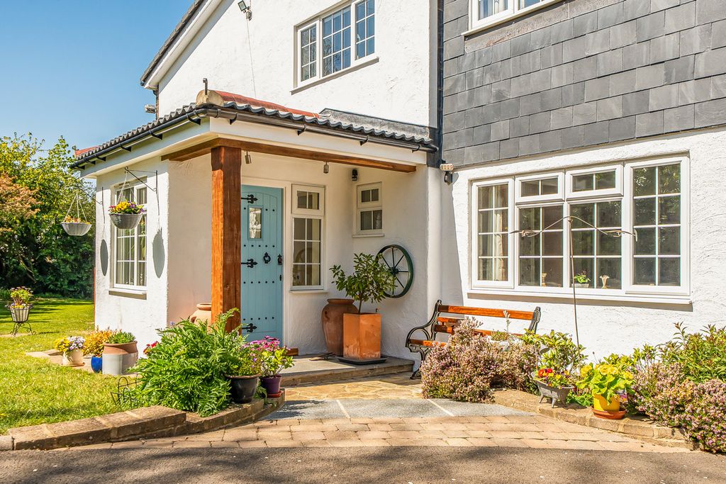 Property photo 2 of 20