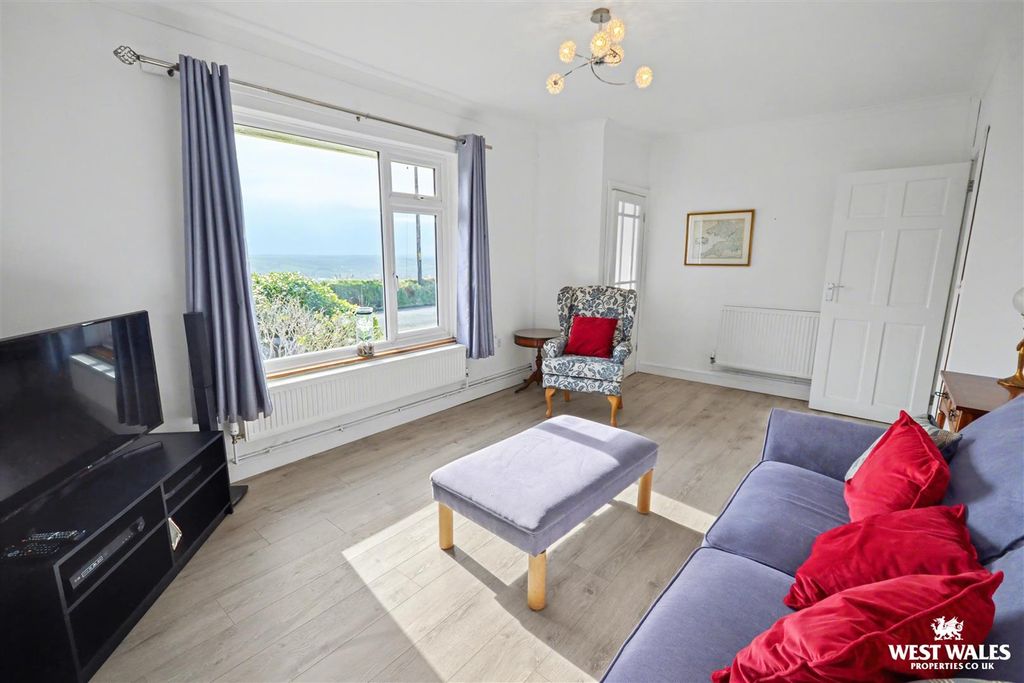 Property photo 2 of 22 Living Room