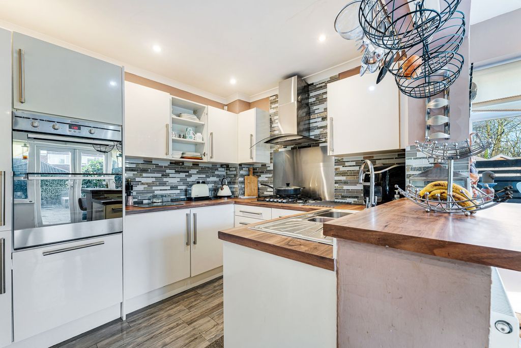 Property photo 3 of 30