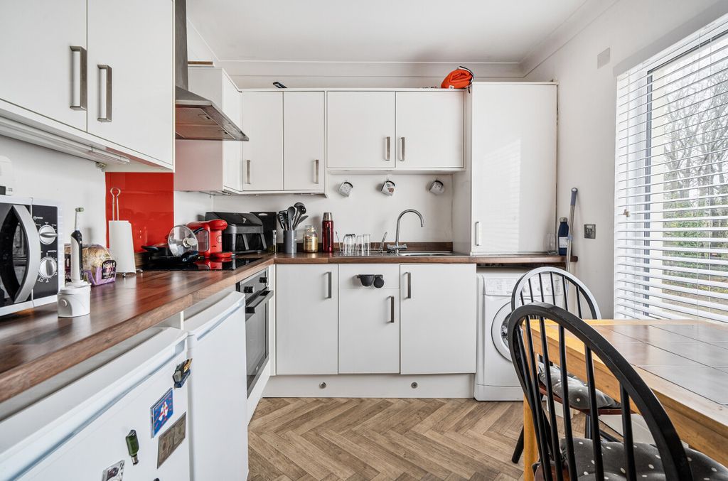 Property photo 2 of 12 2 - 1408079-6-698B1F3...