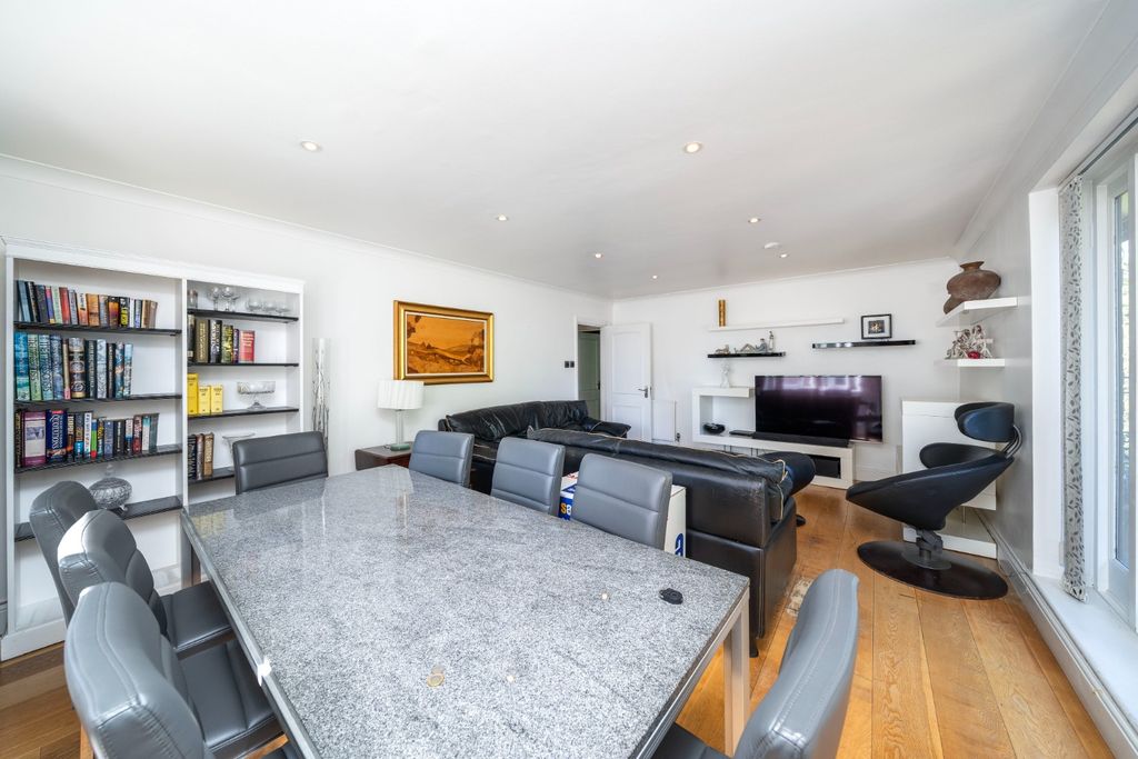 Property photo 3 of 13 5252593