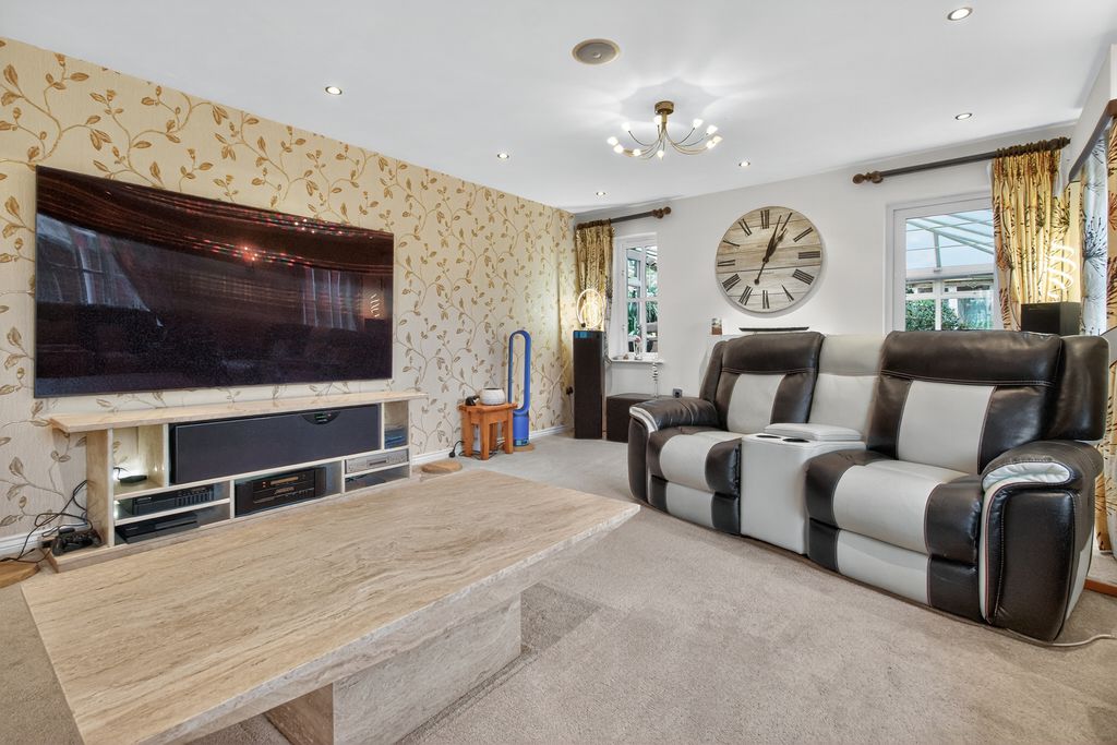 Property photo 3 of 43