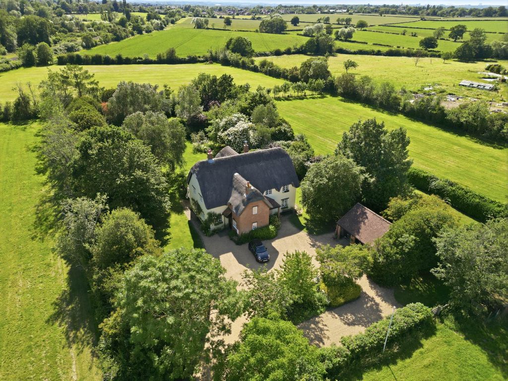 Property photo 2 of 32