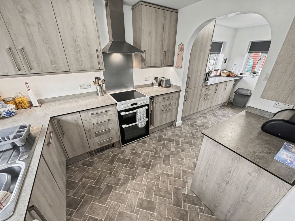 Property photo 2 of 21