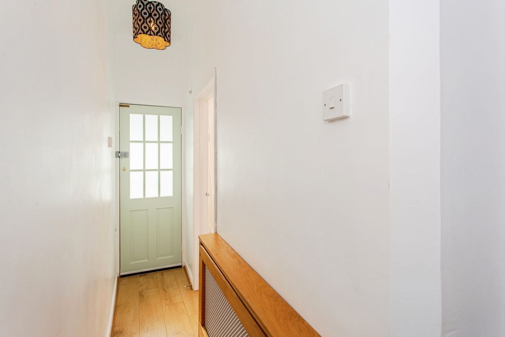 Property photo 2 of 17 Entrance Hall