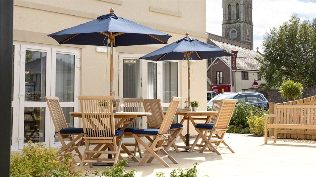 Additional image 9 of 2 bed flat for sale33 Otter Lodge, Silver Street, Honiton, Devon EX14