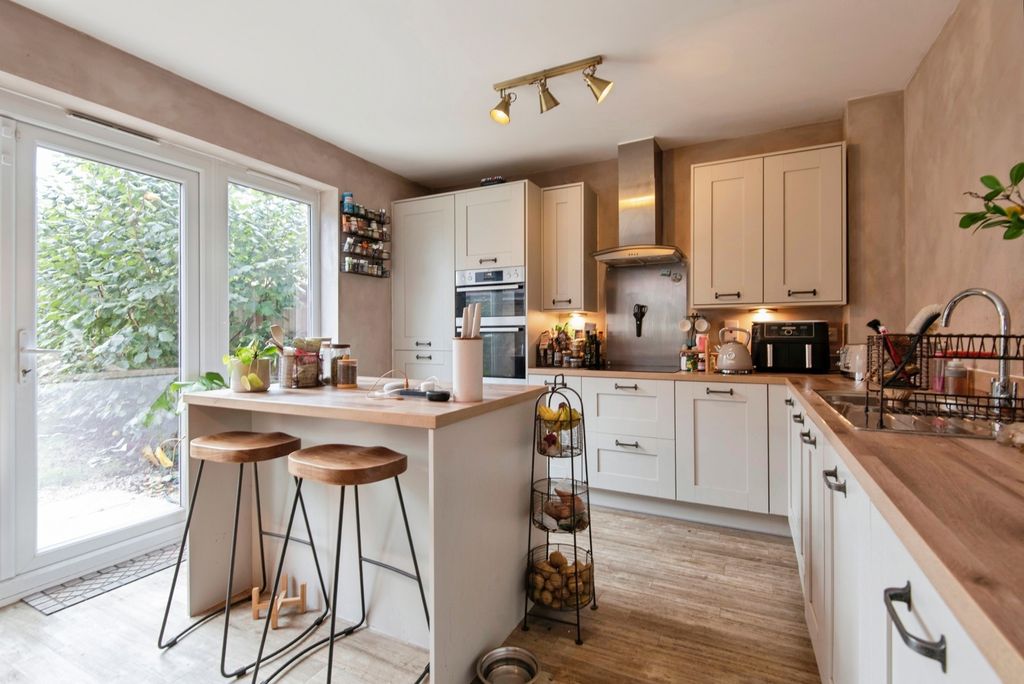 Property photo 2 of 16 Pbox-Img.Jpg